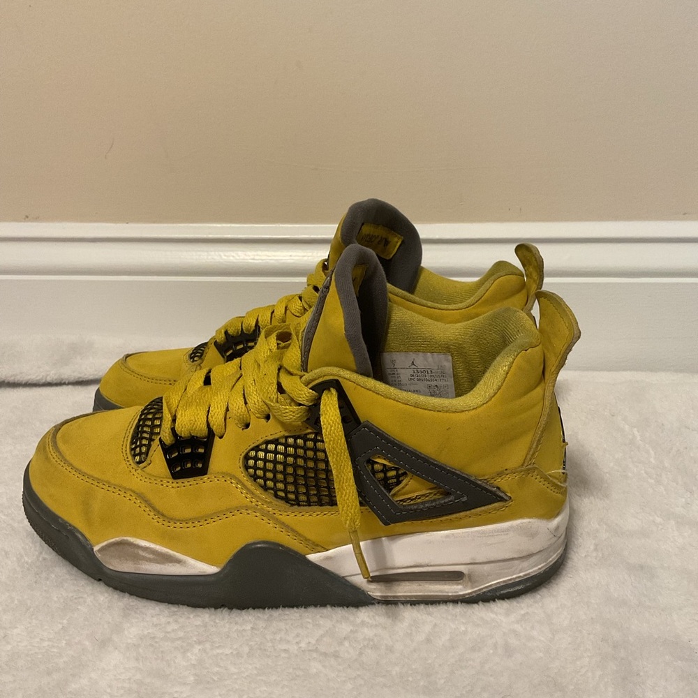 Men’s Yellow thunder Jordan 4’s